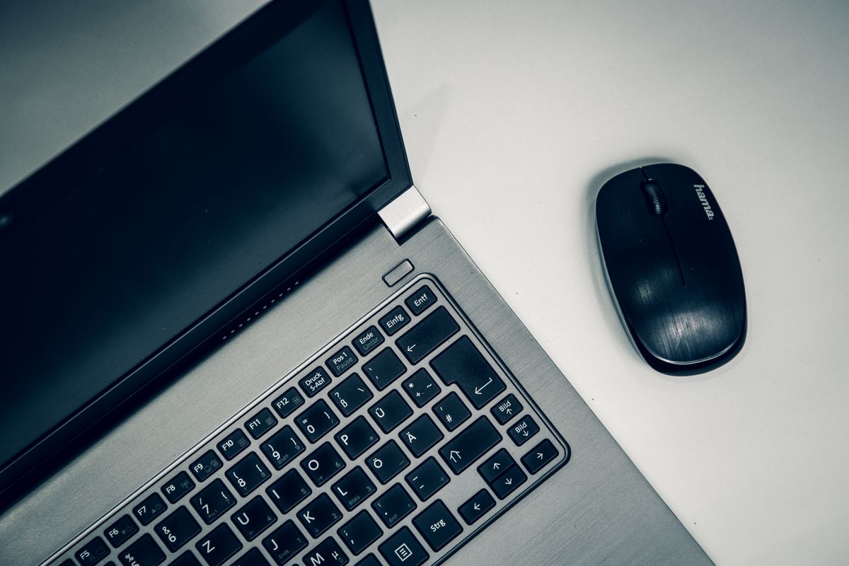 Ergonomic Wireless Mouse — Silent Click, USB-C Rechargeable
