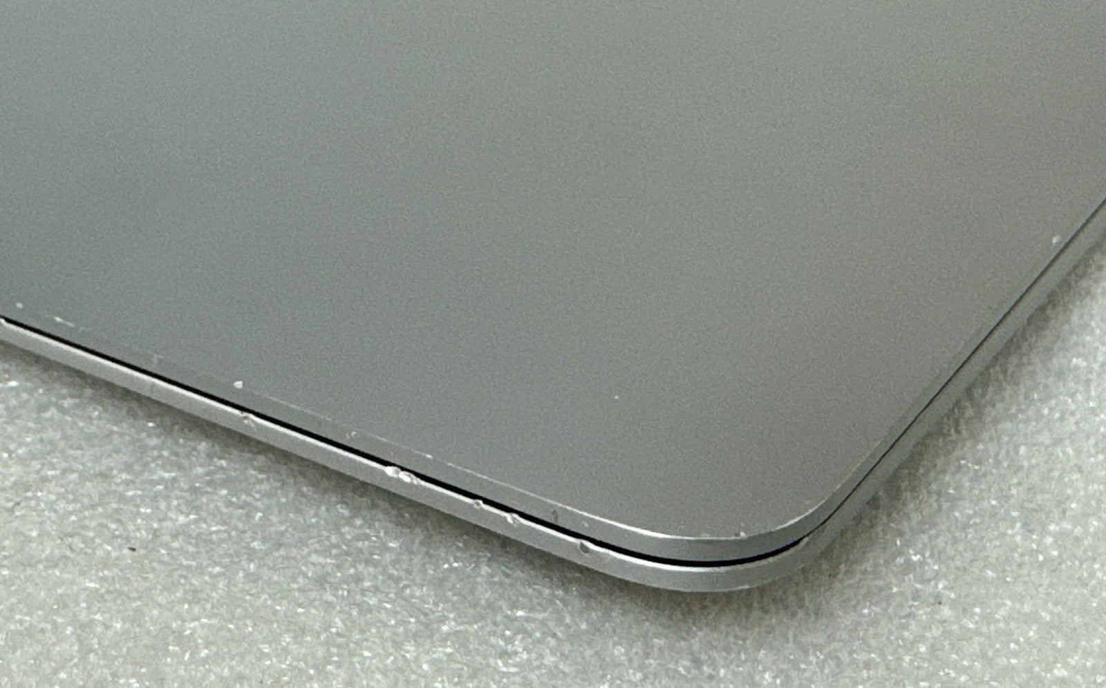 MacBook Air (2020, 13-inch) — M1 · 8GB · 512GB · Space Gray
