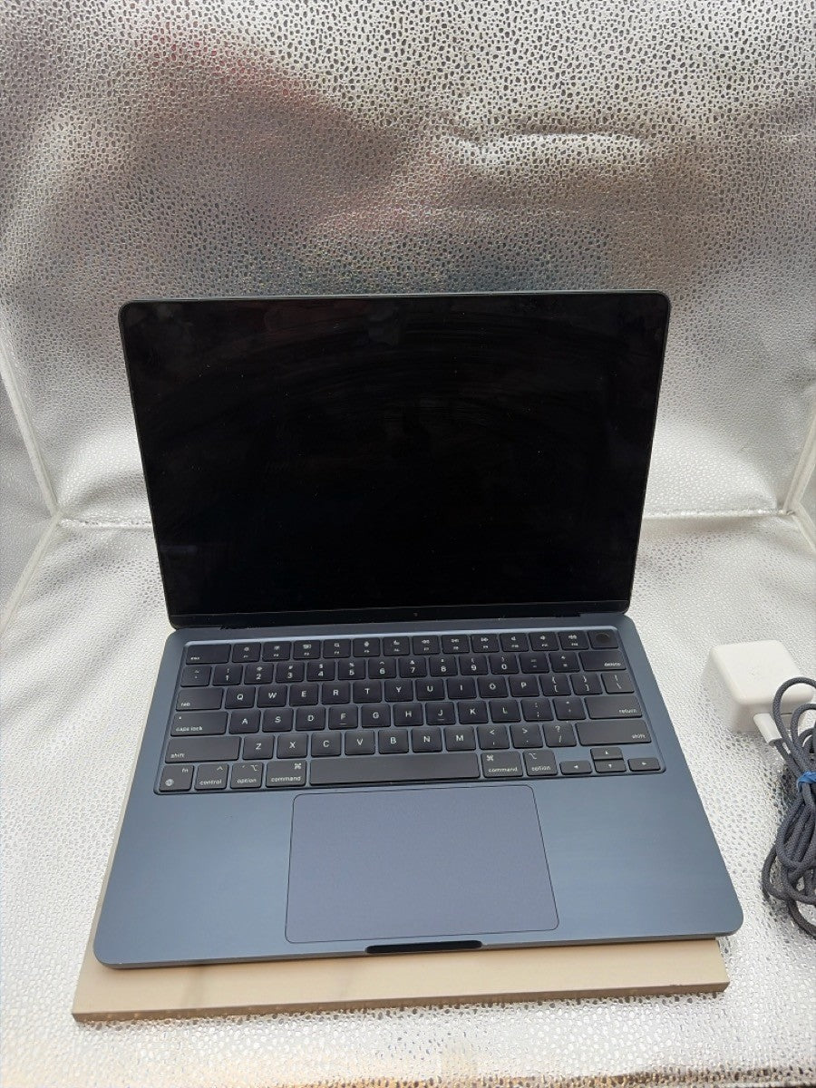 MacBook Air (2024, 13-inch) — M3 · 256GB