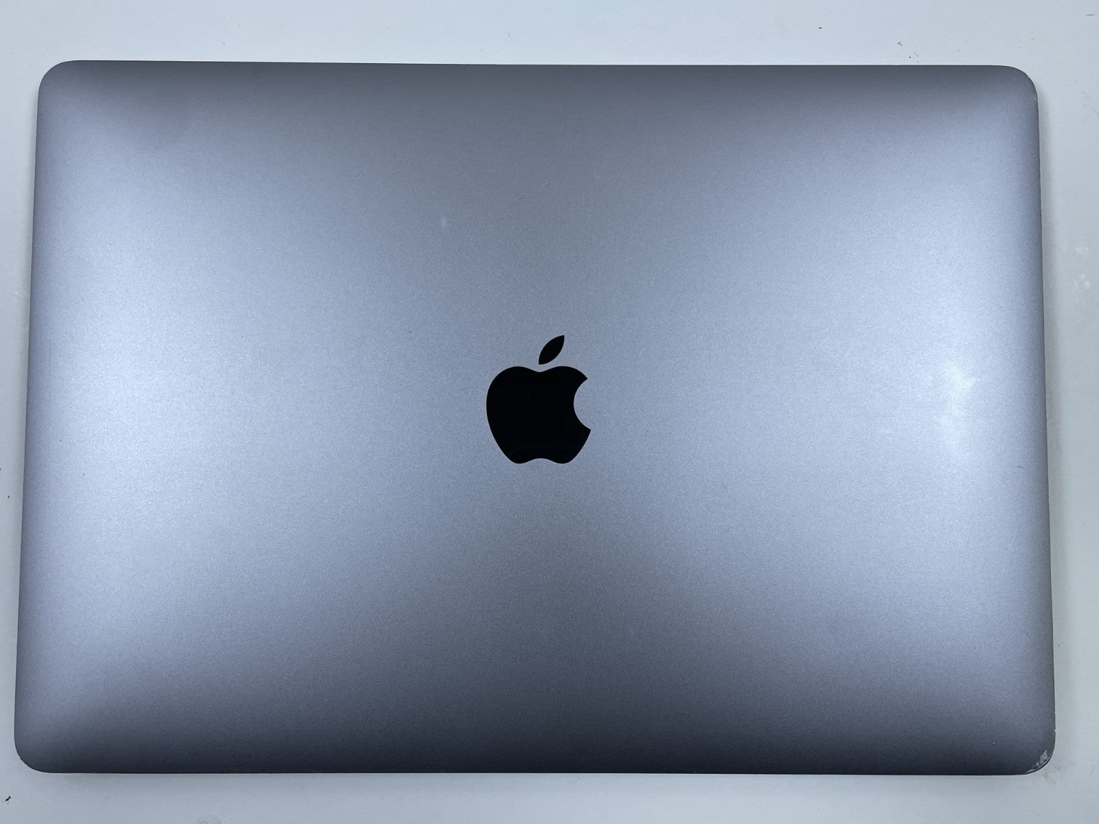 MacBook Air (2020, 13-inch) — M1 · 256GB