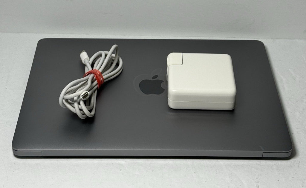 MacBook Air (2020, 13-inch) — M1 · 8GB · 256GB · Space Gray