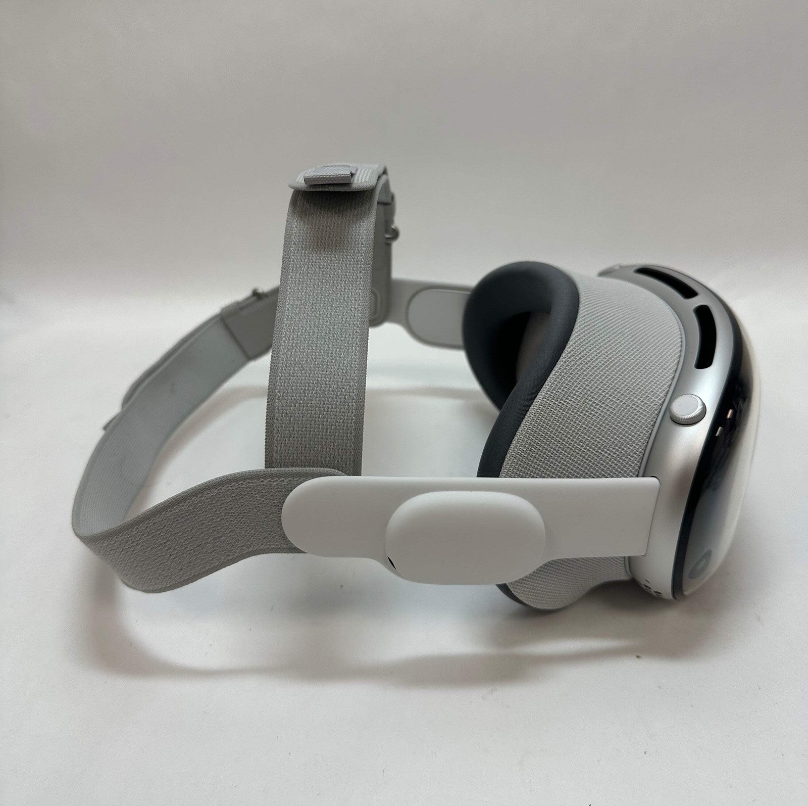 Apple Vision Pro — M2 · 256GB · White