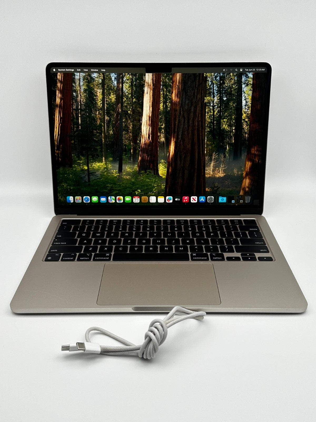MacBook Air (2022, 13-inch) — M2 · 8GB · 256GB · Starlight