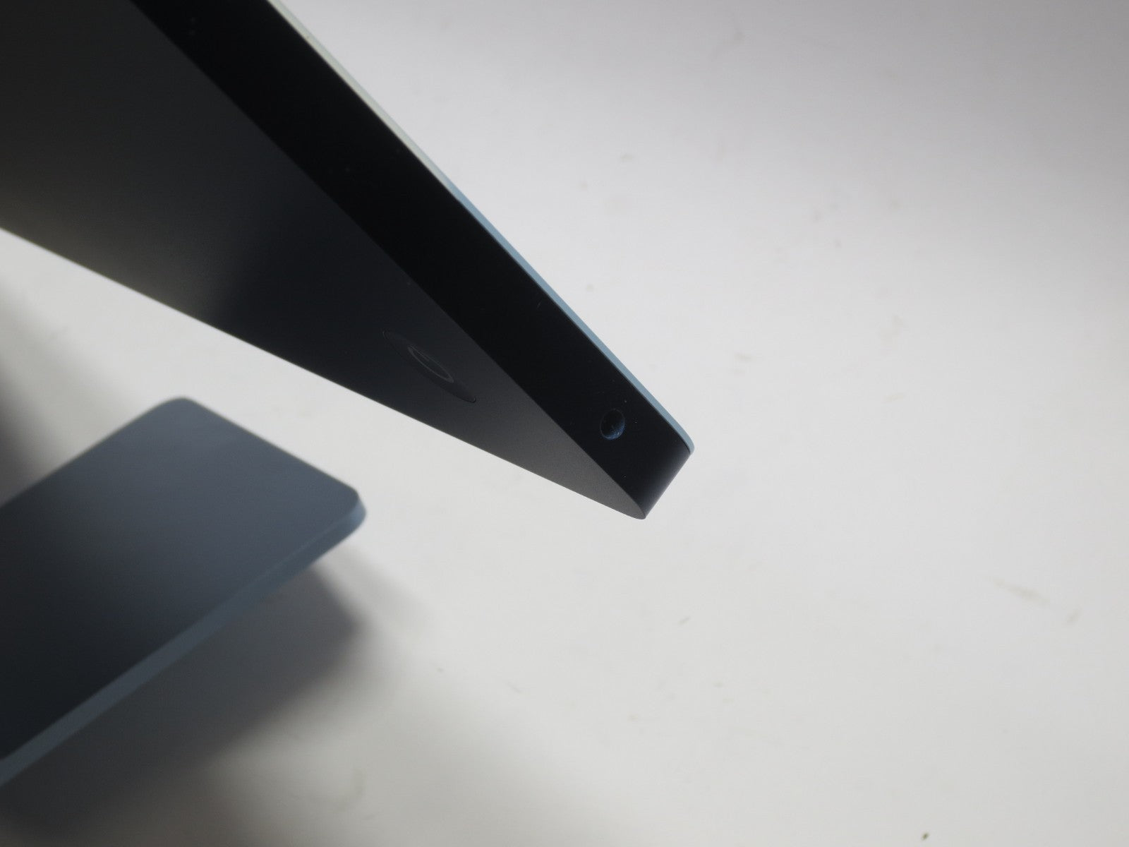 iMac 24-inch (2021) — M1 · 8GB · 256GB · Blue