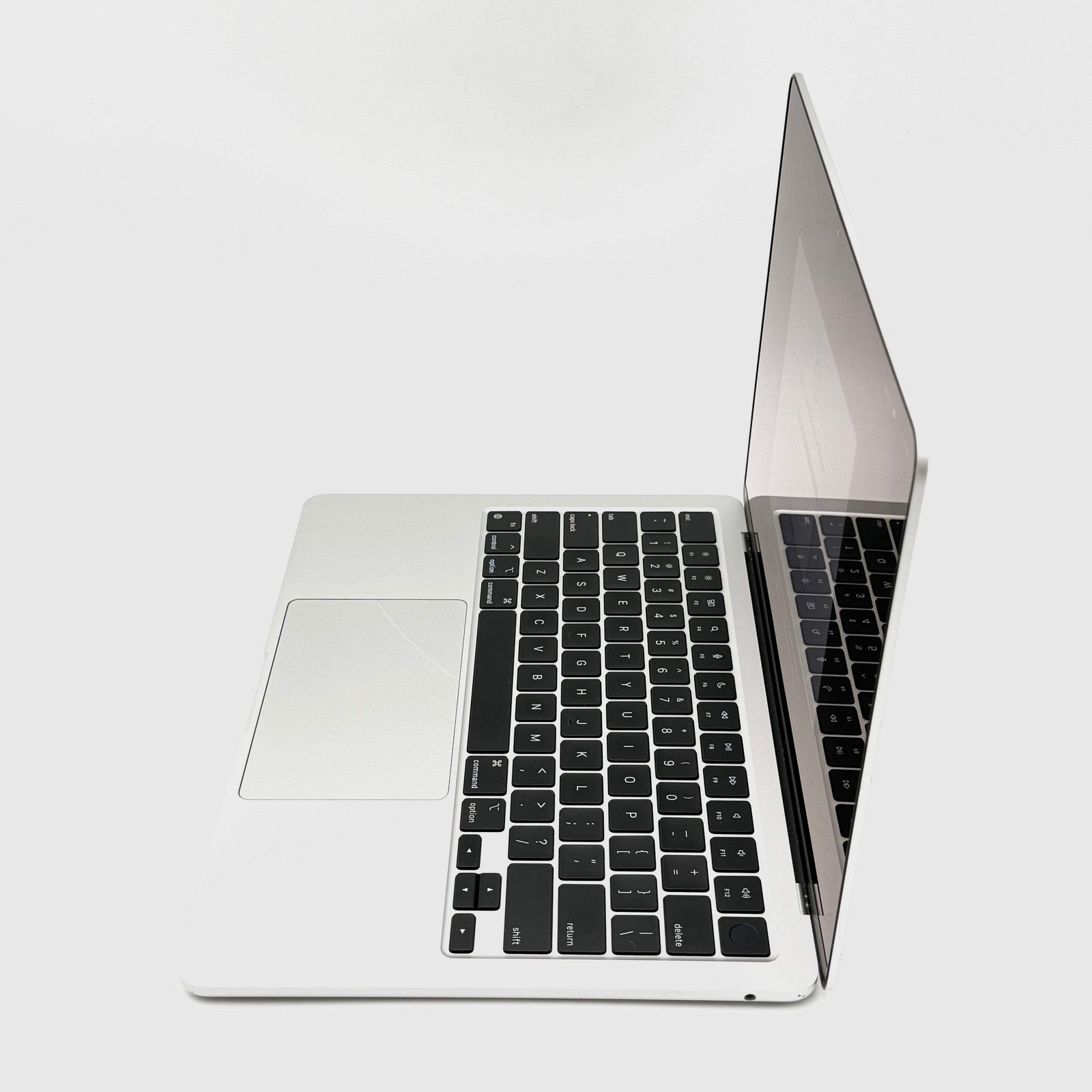 MacBook Air (2022, 13-inch) — M2 · 256GB