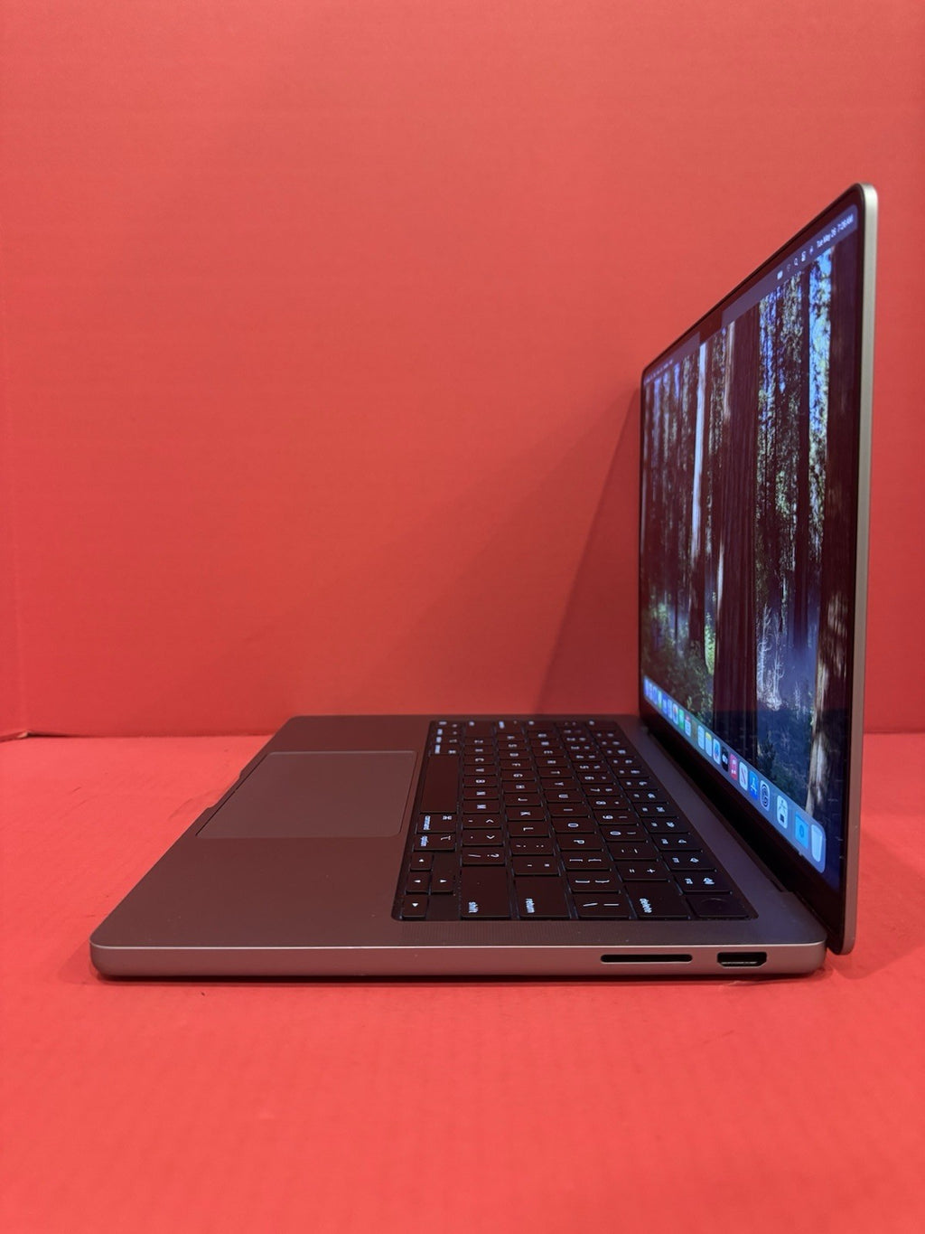 MacBook Pro (2023, 14-inch, newer) — M3 · 16GB · 512GB · Space Gray