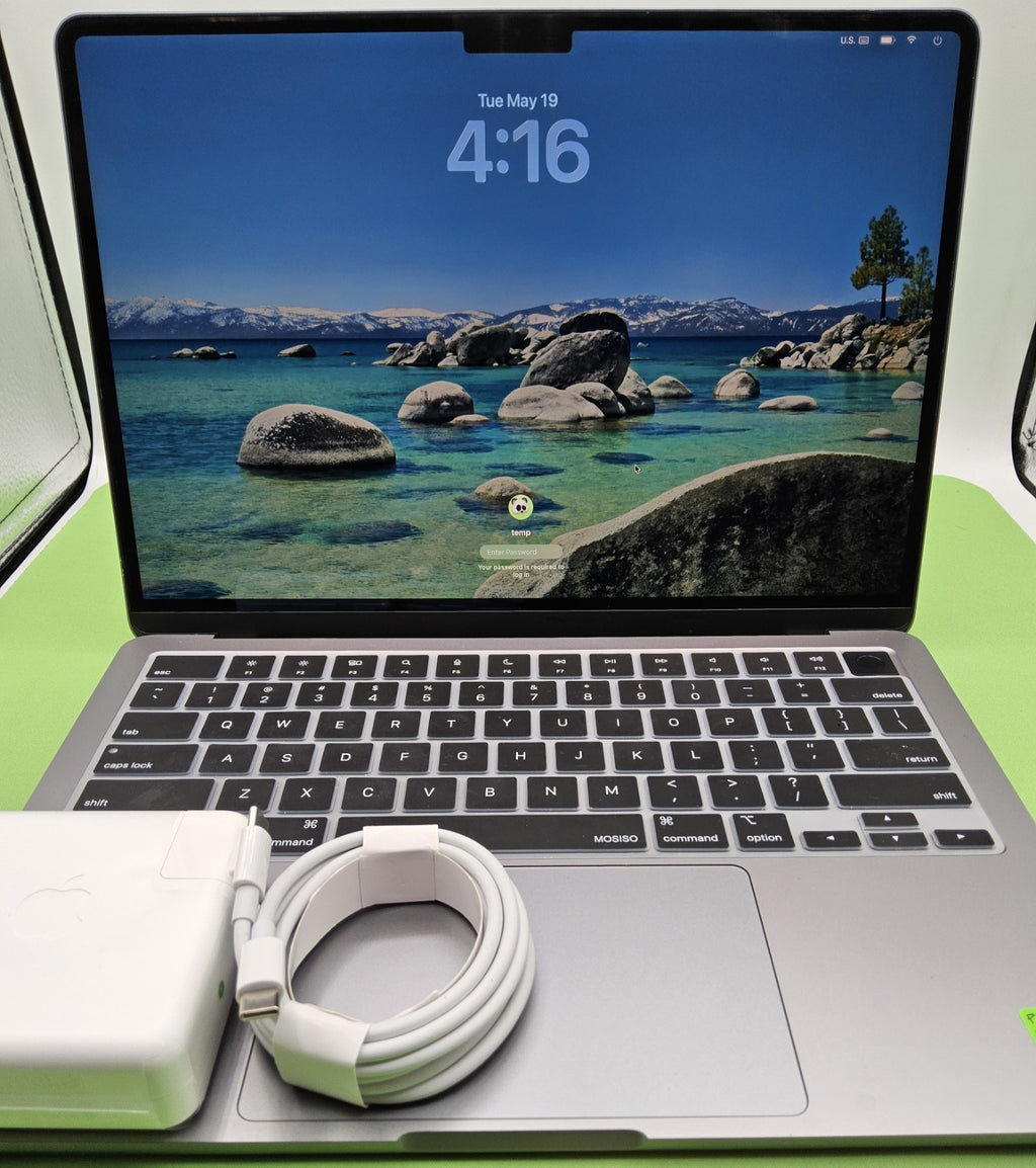 MacBook Air (2024, 13-inch) — M3 · 8GB · 256GB · Space Gray