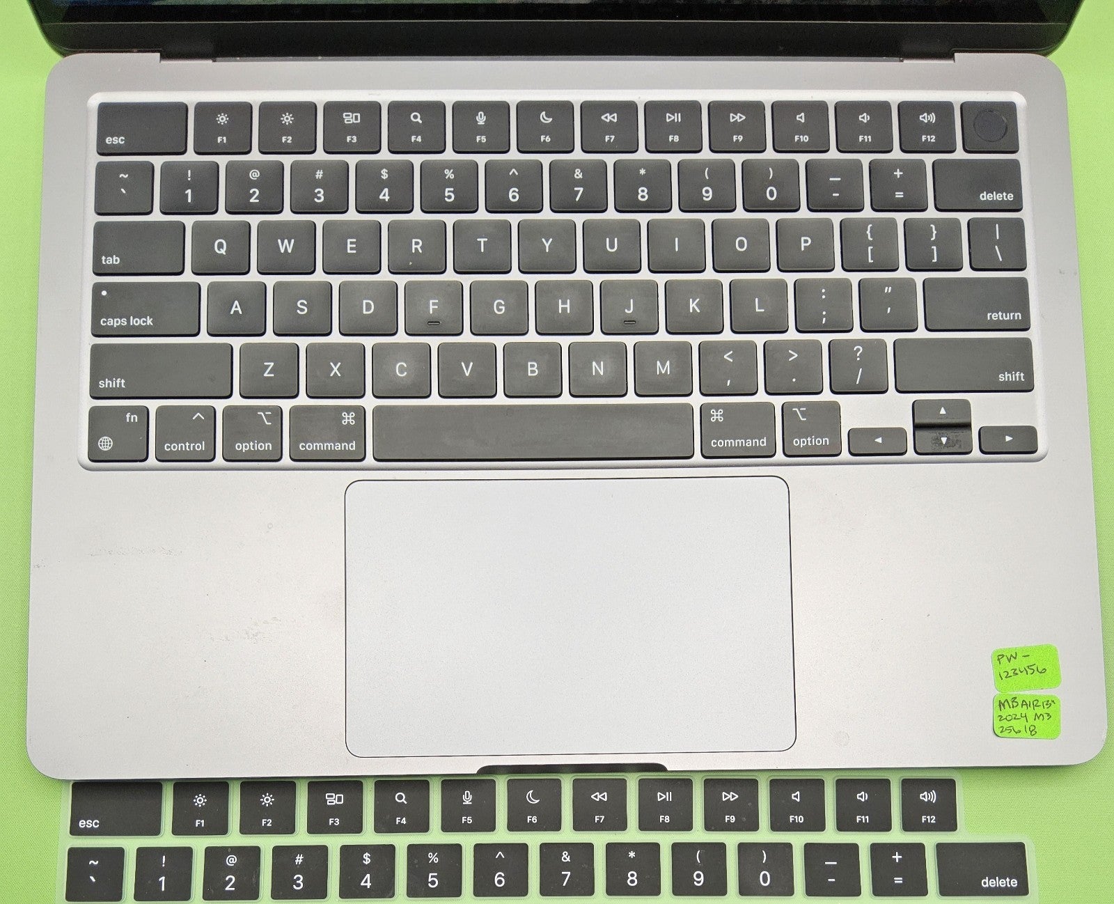 MacBook Air (2024, 13-inch) — M3 · 8GB · 256GB · Space Gray