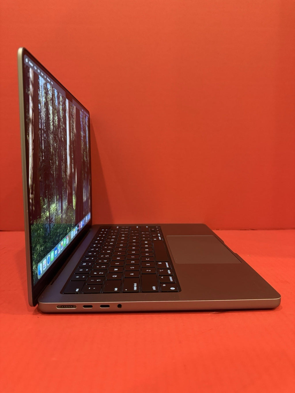 MacBook Pro (2023, 14-inch, newer) — M3 · 16GB · 512GB · Space Gray