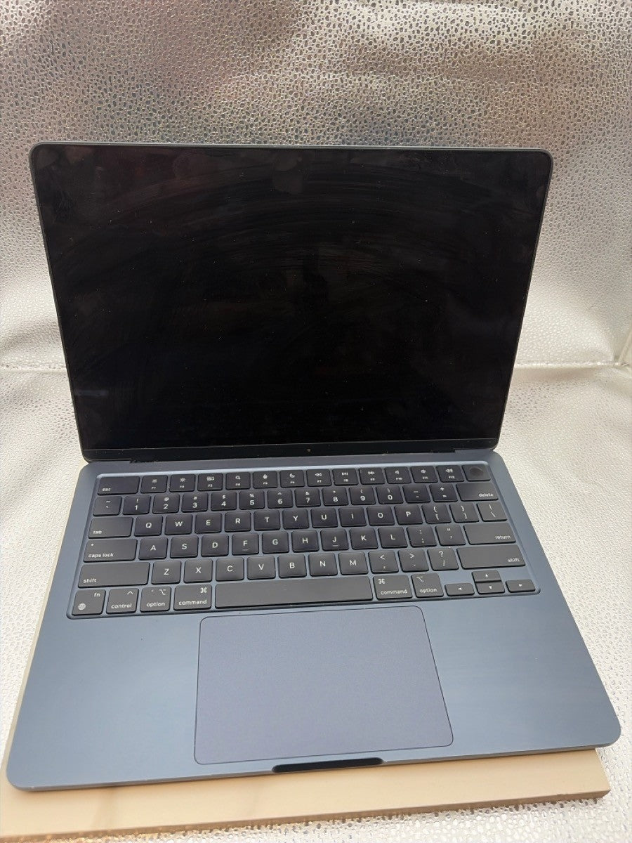 MacBook Air (2024, 13-inch) — M3 · 256GB