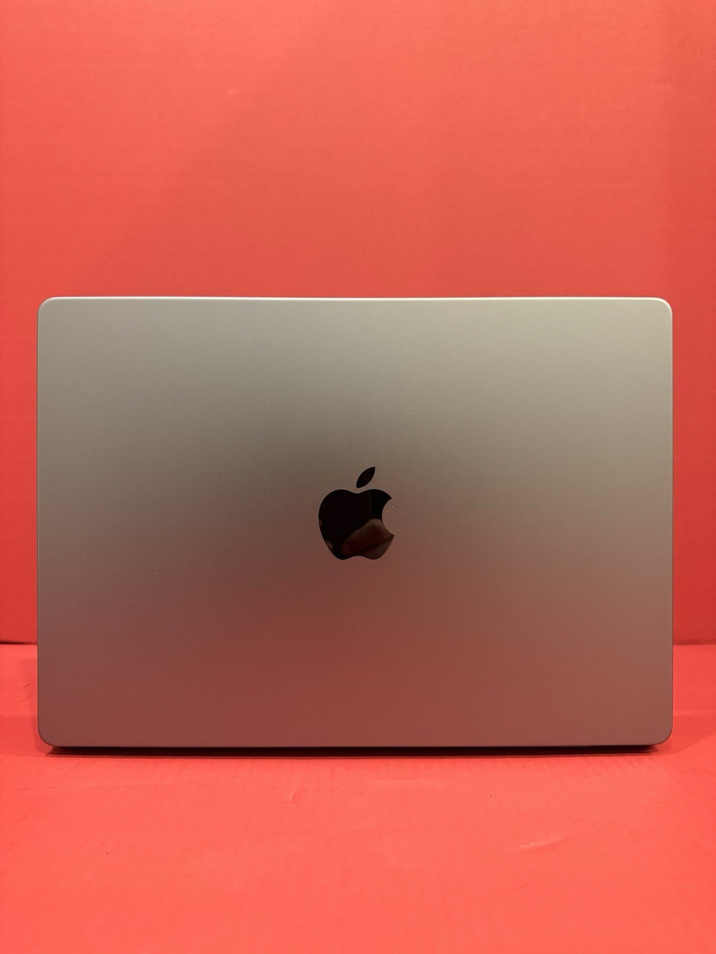 MacBook Pro (2023, 14-inch, newer) — M3 · 16GB · 512GB · Space Gray