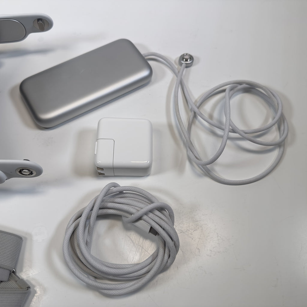 Apple Vision Pro — M2 · 16GB · 256GB