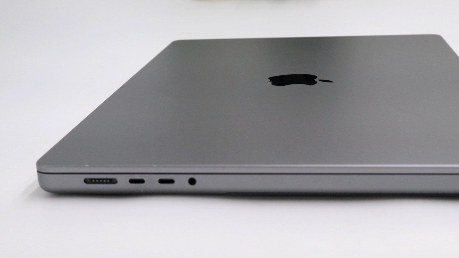 MacBook Pro (2023, 16-inch) — M2 Max · 1TB