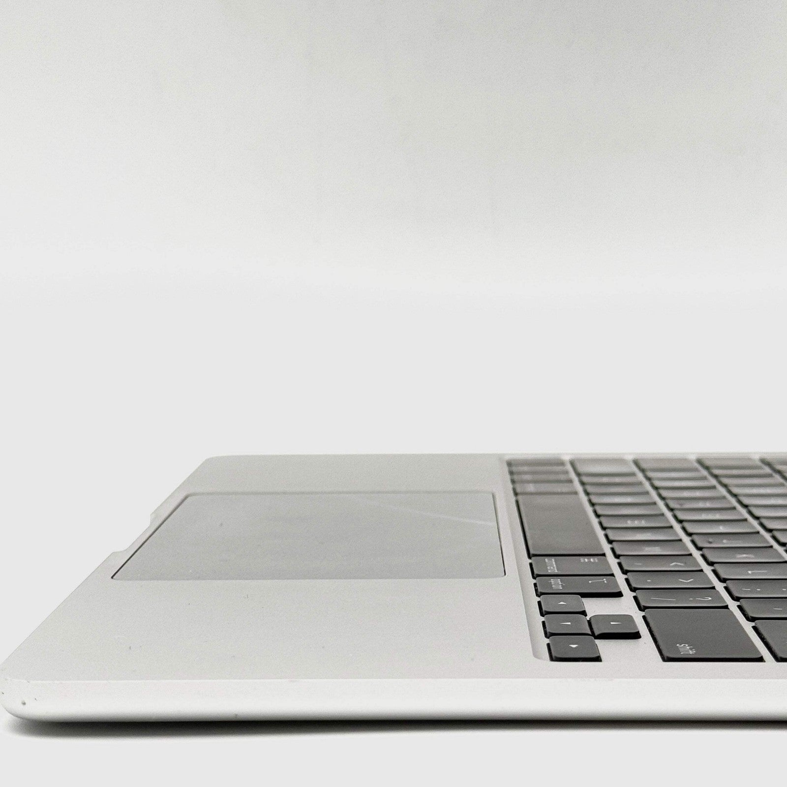 MacBook Air (2022, 13-inch) — M2 · 256GB