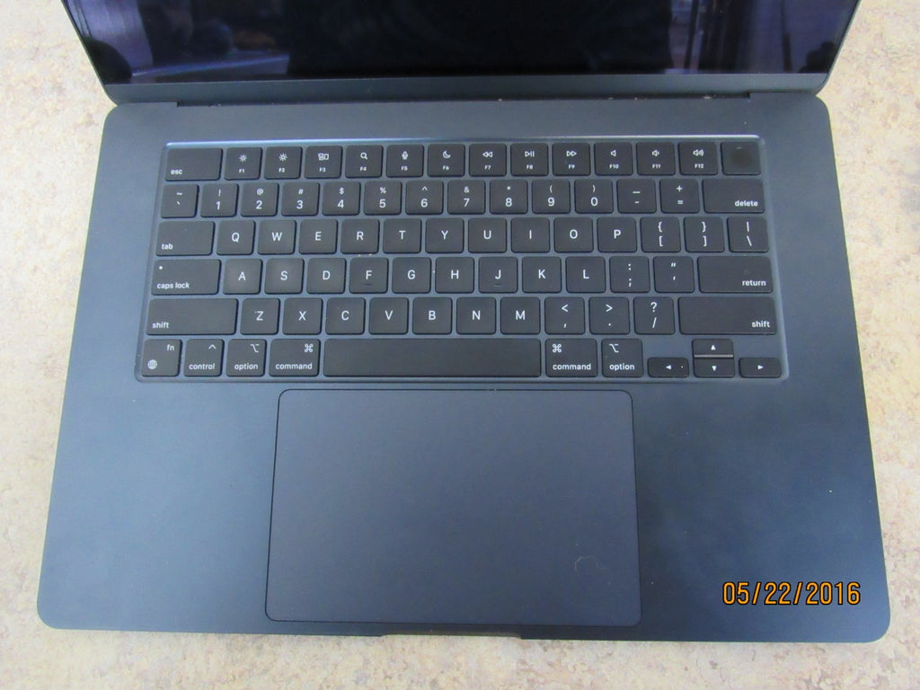 MacBook Air (2024, 15-inch) — M3 · 256GB · Midnight