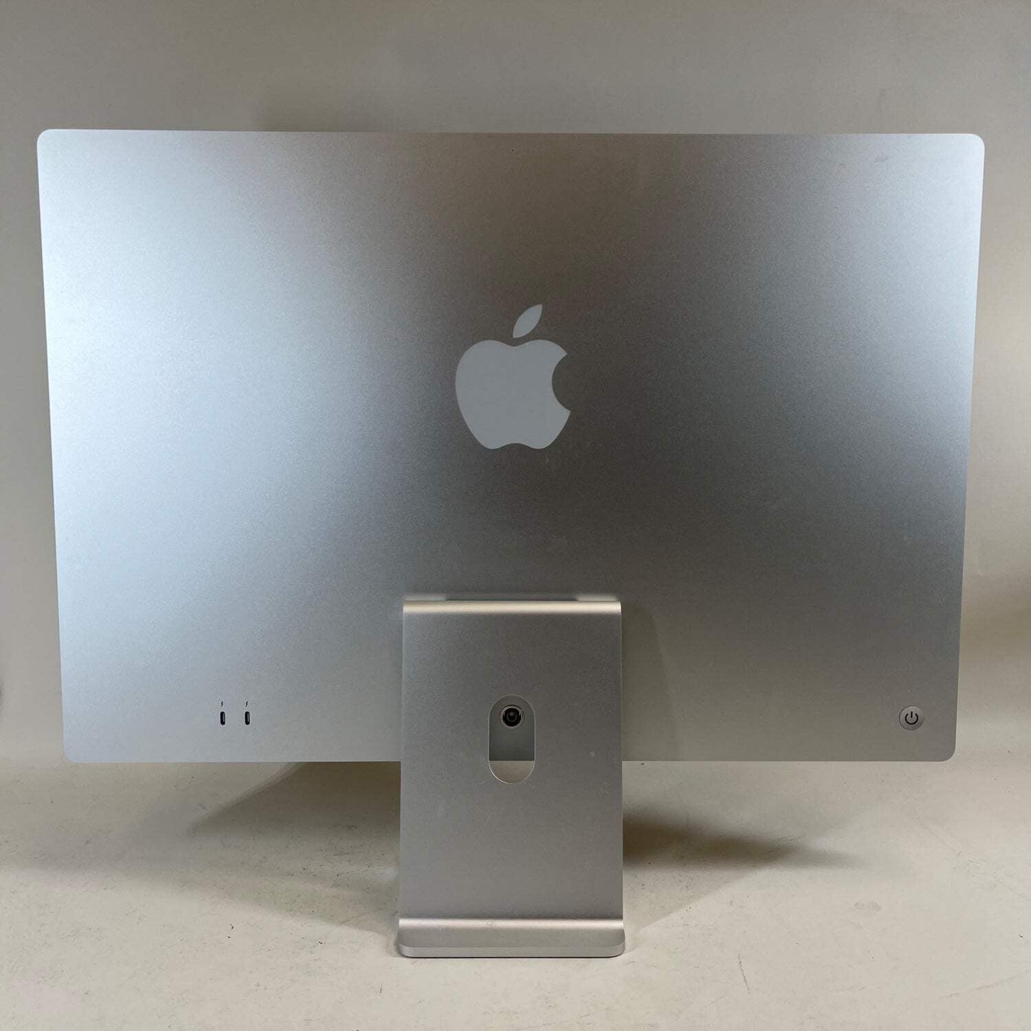 iMac 24-inch (2023) — M3 · 8GB · 256GB · Silver
