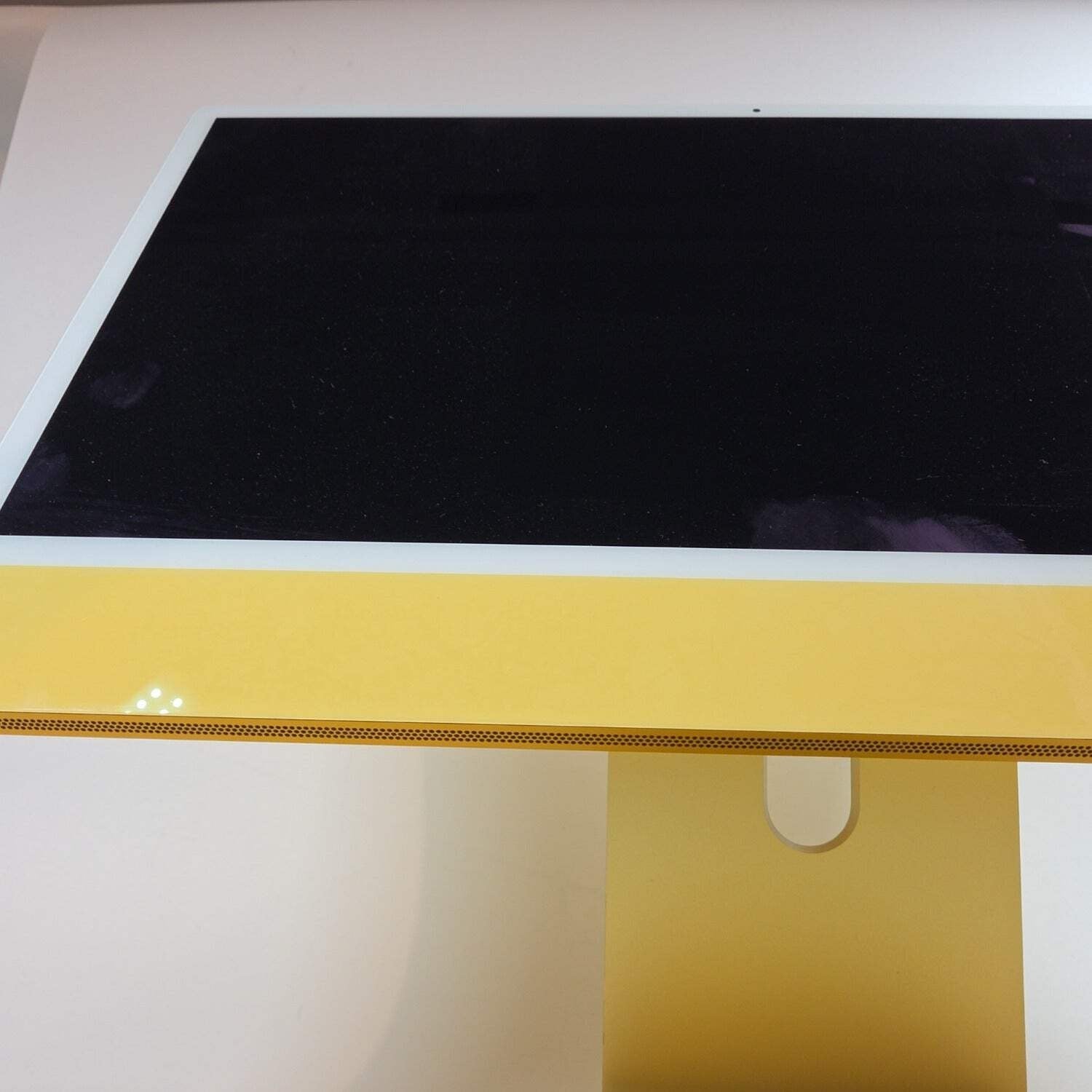 iMac 24-inch (2023) — M3 · 8GB · 256GB · Yellow