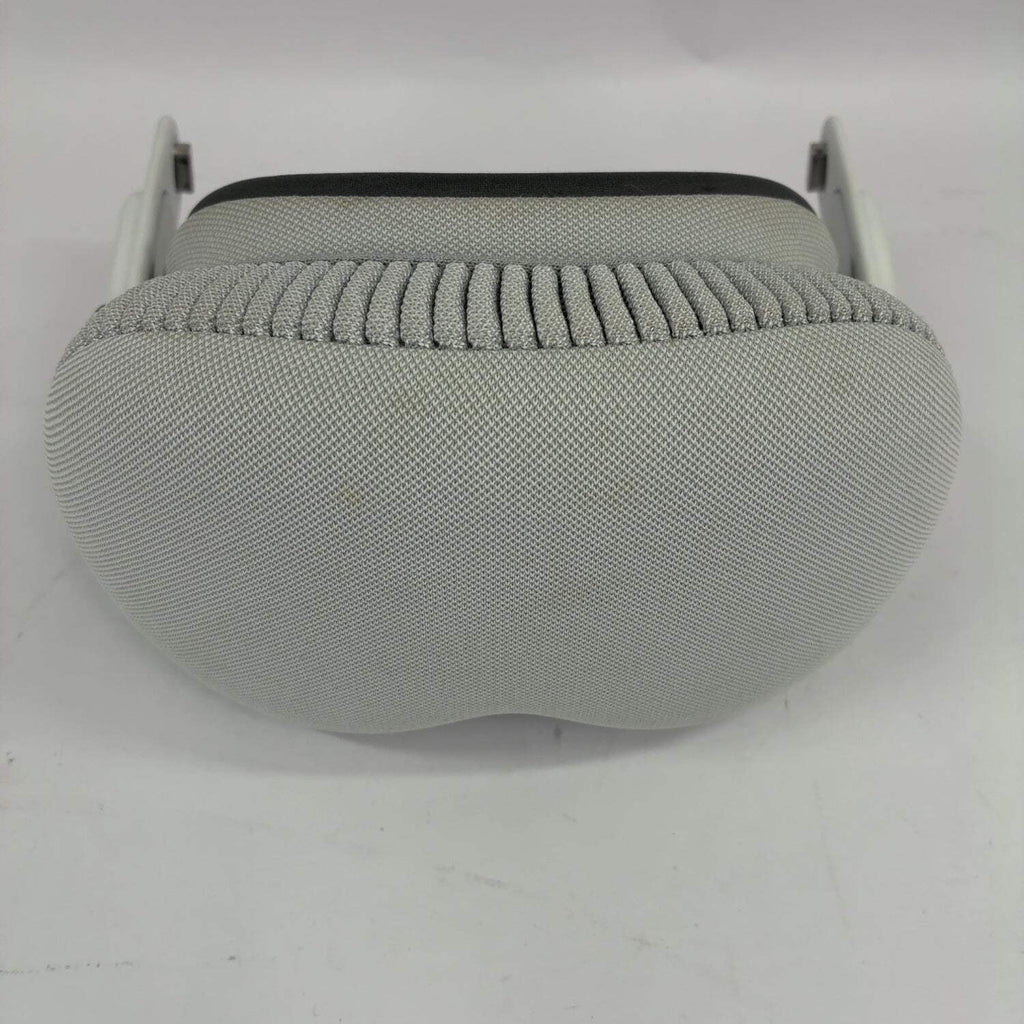 Apple Vision Pro — M2 · 256GB