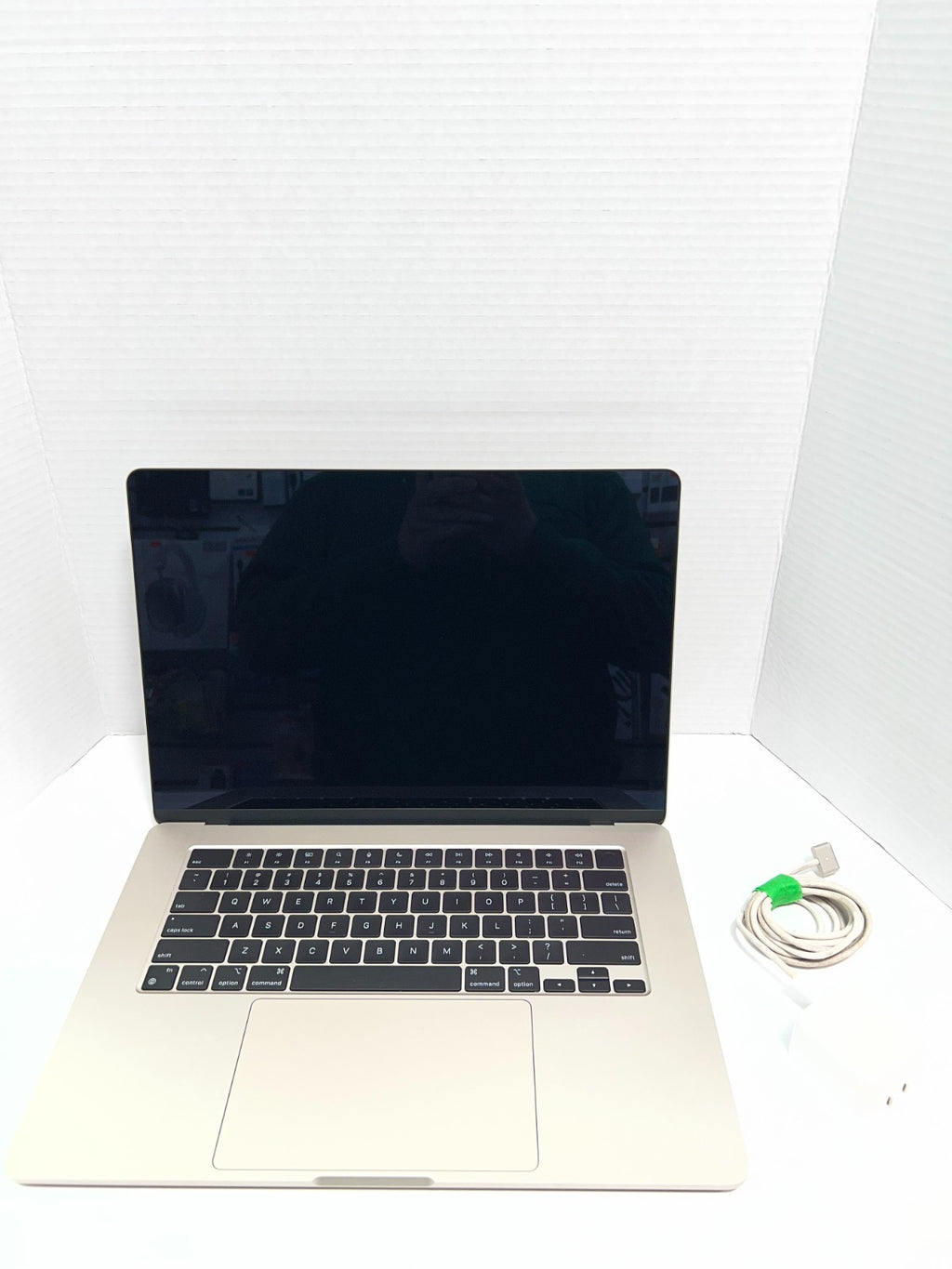 MacBook Air (2024, 15-inch) — M3 · 8GB · 256GB