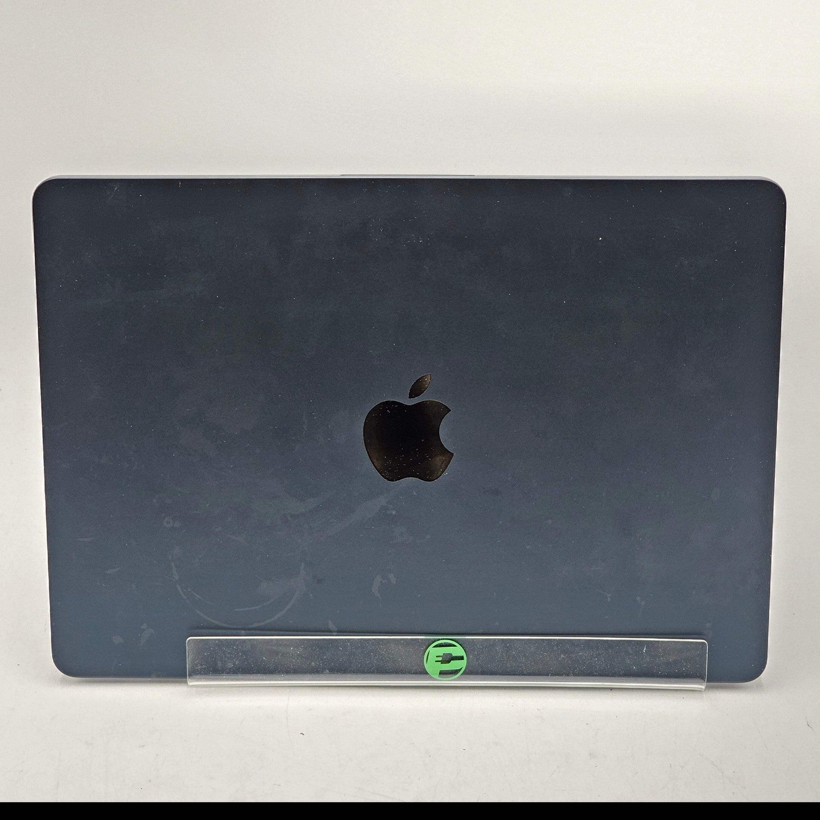 MacBook Air (2022, 13-inch) — M2 · 8GB · 256GB