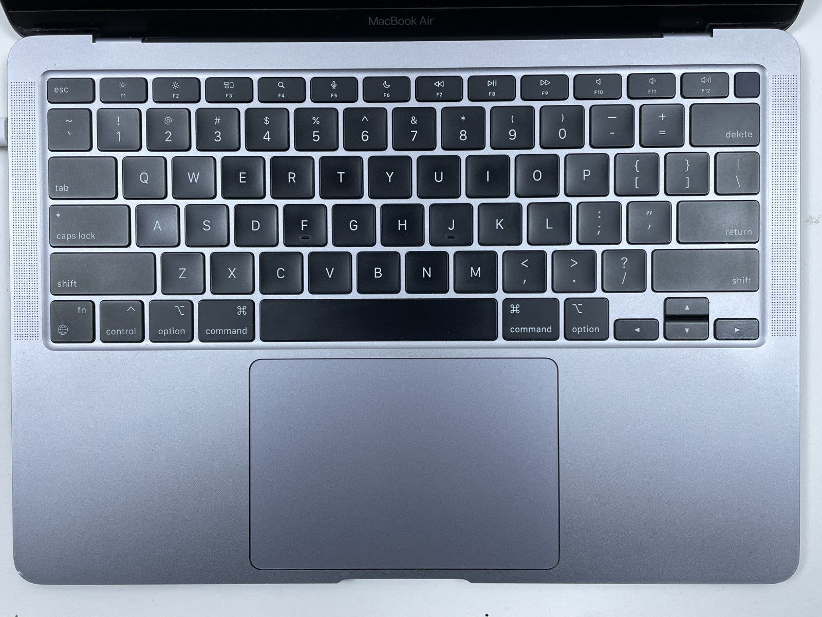 MacBook Air (2020, 13-inch) — M1 · 256GB