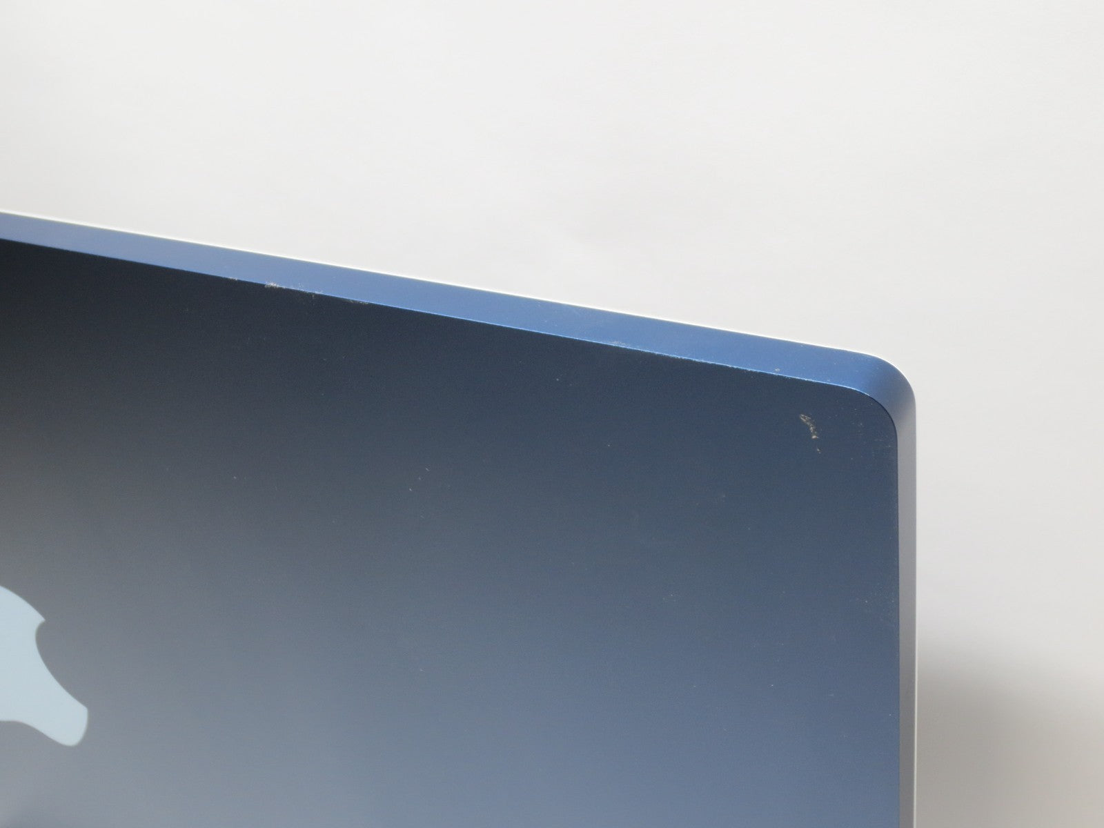 iMac 24-inch (2021) — M1 · 8GB · 256GB · Blue