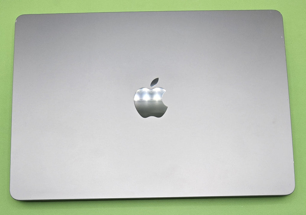 MacBook Air (2024, 13-inch) — M3 · 8GB · 256GB · Space Gray