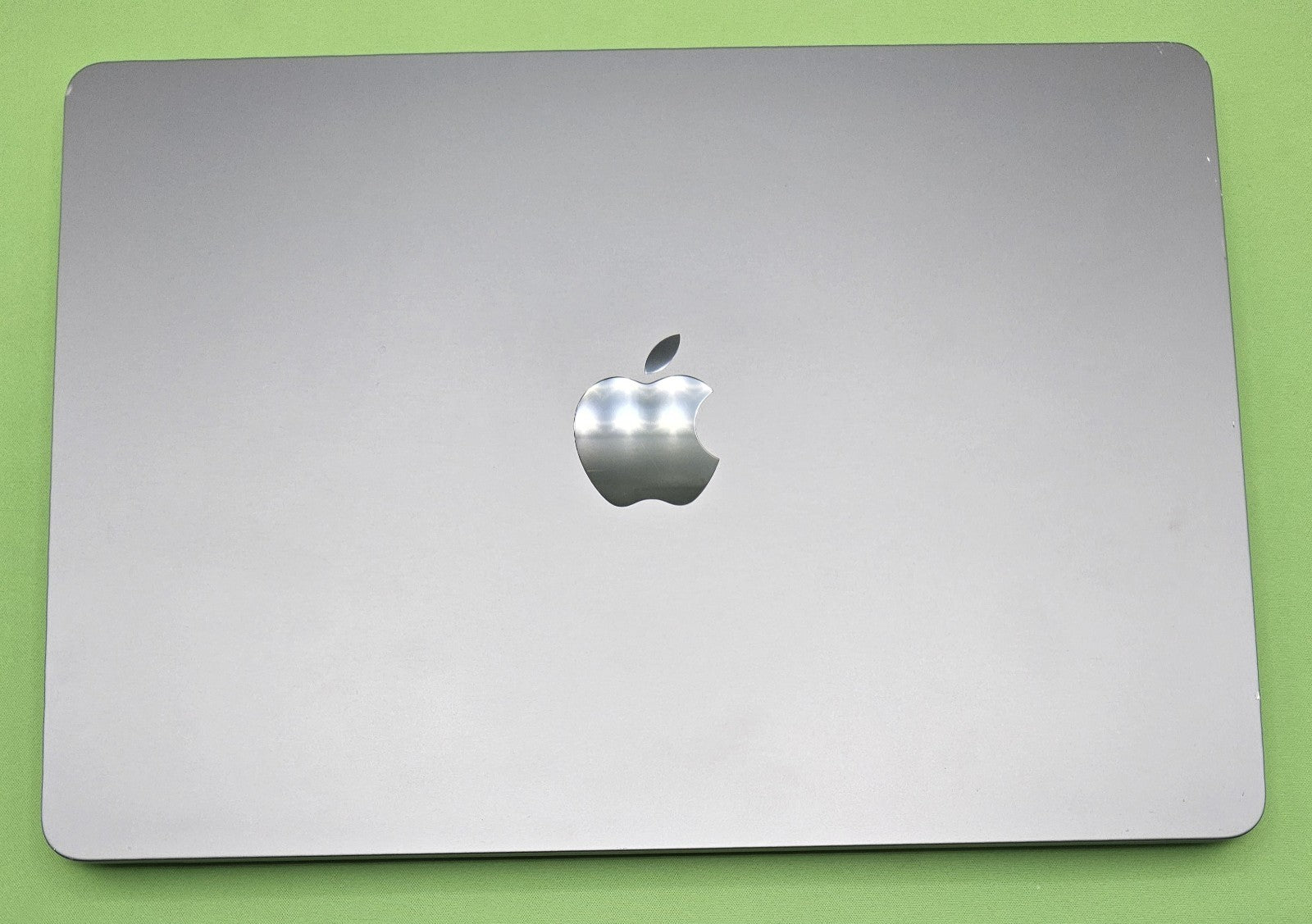 MacBook Air (2024, 13-inch) — M3 · 8GB · 256GB · Space Gray